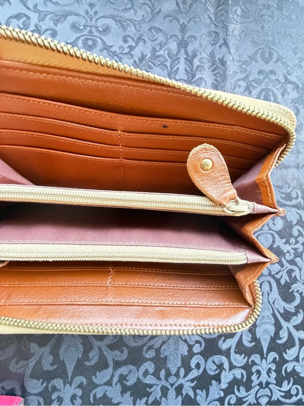 Lot of 2 Women’s Wallets Michael Kors Jet Set & BOSI Leather Zip Around Wallet